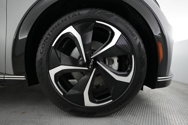 2022 Kia EV6 — photo 7 of 21