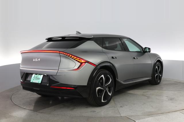 2022 Kia EV6 — photo 2 of 21