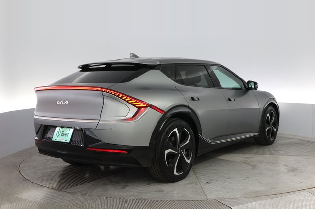 2022 Kia EV6 — photo 2 of 21