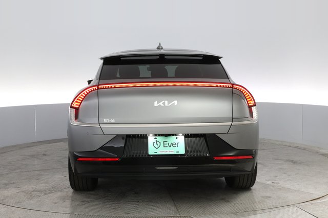 2022 Kia EV6 — photo 12 of 21