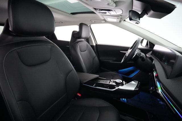 2022 Kia EV6 — photo 18 of 21
