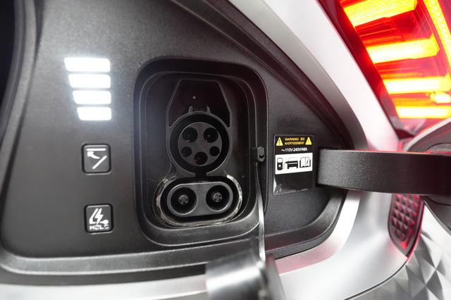 2022 Kia EV6 — photo 8 of 21