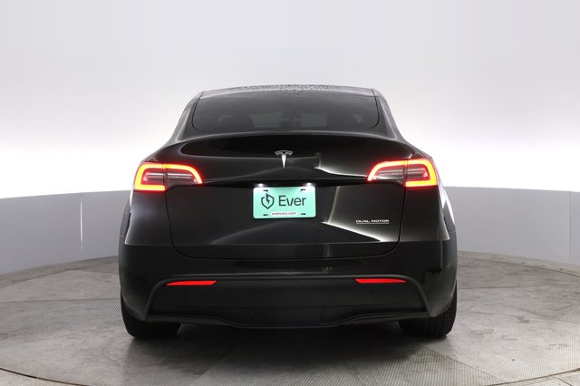 2022 Tesla Model Y — photo 12 of 21