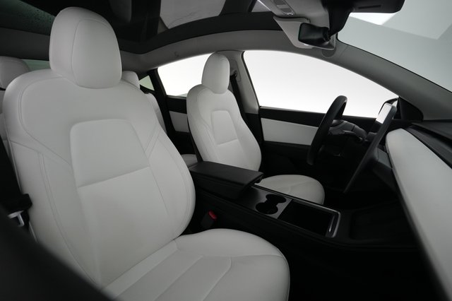 2022 Tesla Model Y — photo 18 of 21