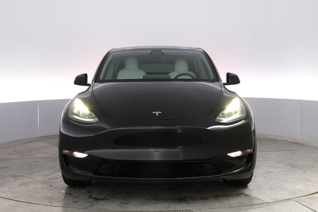 2022 Tesla Model Y — photo 9 of 21