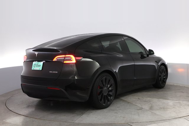 2022 Tesla Model Y — photo 2 of 21