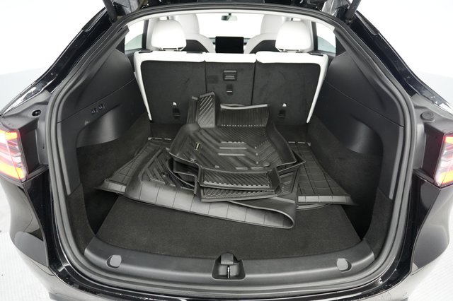 2022 Tesla Model Y — photo 6 of 21
