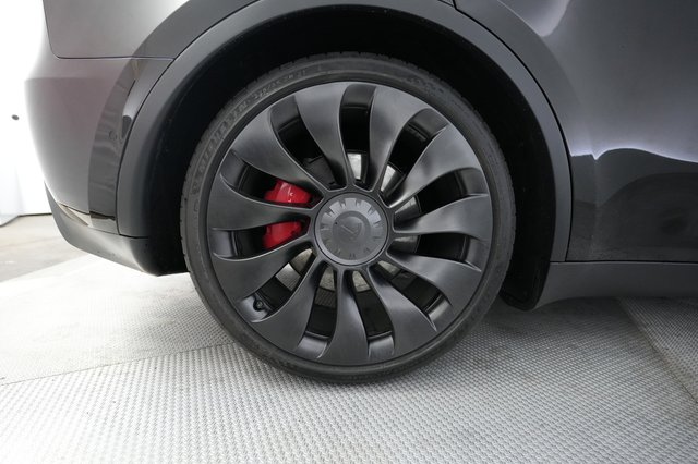 2022 Tesla Model Y — photo 16 of 21