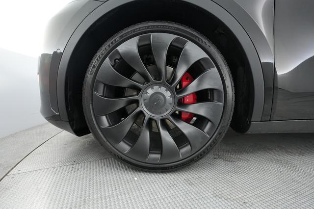 2022 Tesla Model Y — photo 7 of 21