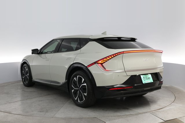 2023 Kia EV6 — photo 13 of 21