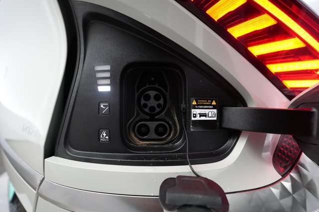 2023 Kia EV6 — photo 8 of 21