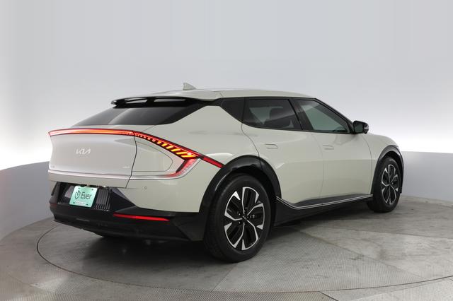2023 Kia EV6 — photo 2 of 21