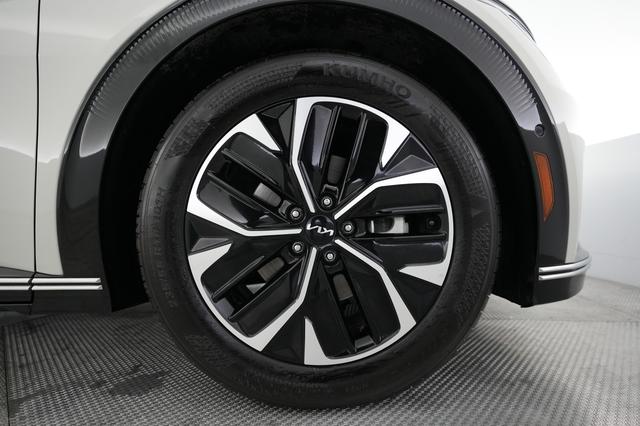 2023 Kia EV6 — photo 7 of 21