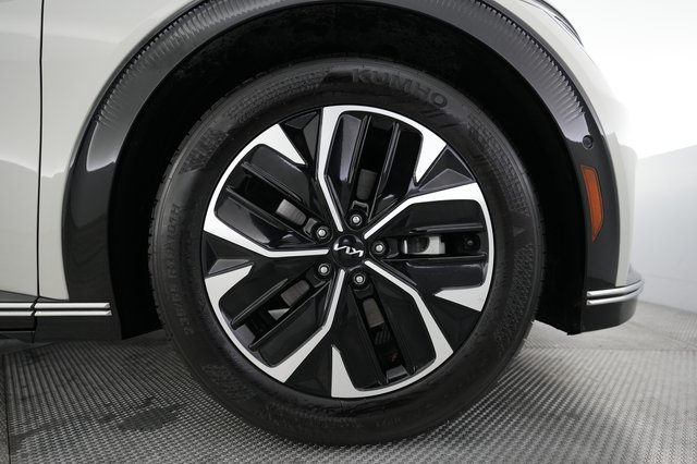 2023 Kia EV6 — photo 7 of 21