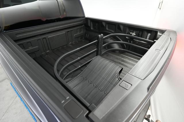 2024 Ford F-150 Lightning — photo 6 of 17