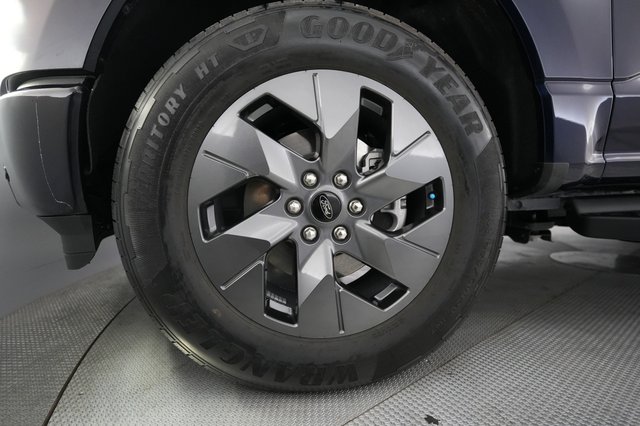 2024 Ford F-150 Lightning — photo 7 of 17