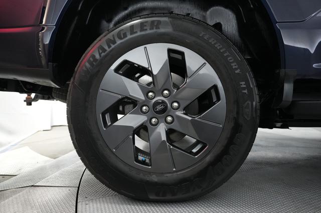 2024 Ford F-150 Lightning — photo 10 of 17