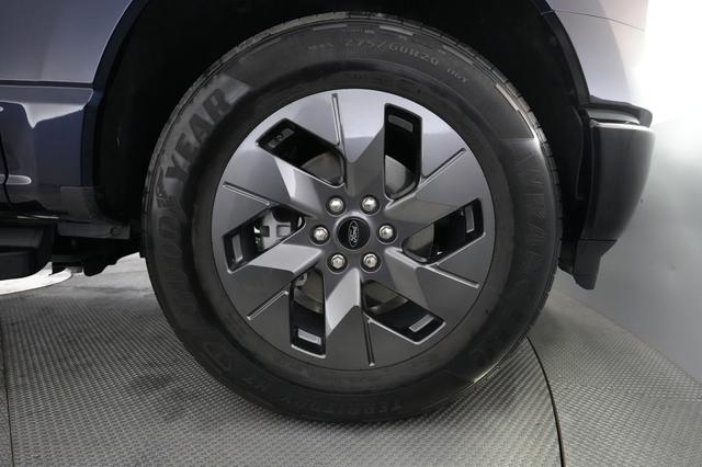 2024 Ford F-150 Lightning — photo 9 of 17
