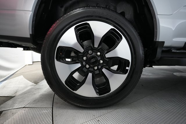 2024 Ford F-150 Lightning — photo 10 of 16
