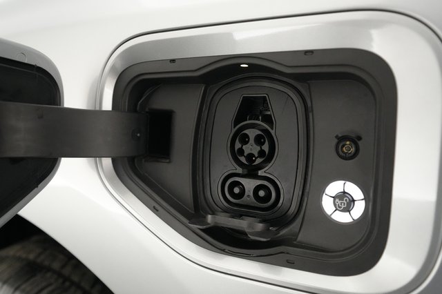 2024 Ford F-150 Lightning — photo 8 of 16