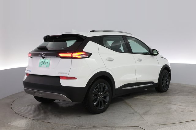 2022 Chevrolet Bolt EUV — photo 2 of 24