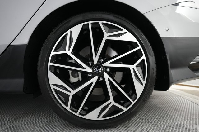 2023 Hyundai IONIQ 6 — photo 16 of 22