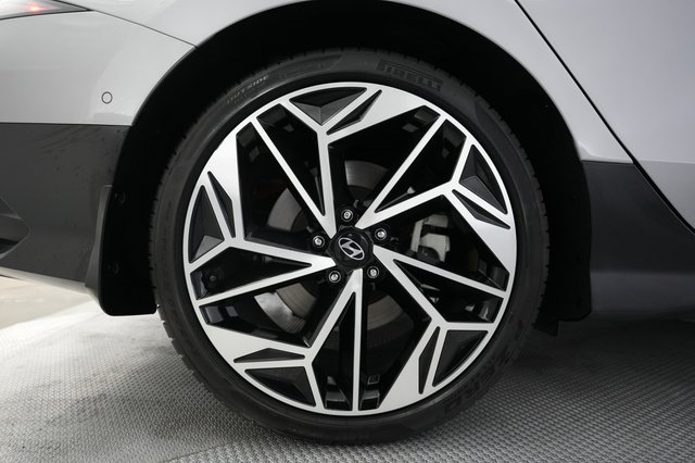 2023 Hyundai IONIQ 6 — photo 17 of 22