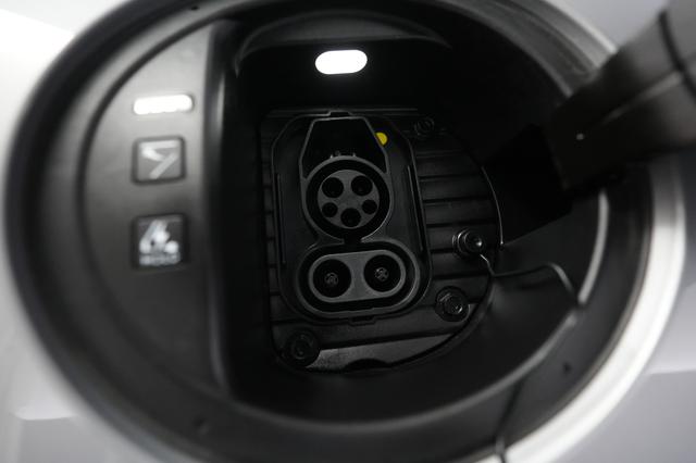2023 Hyundai IONIQ 6 — photo 8 of 22