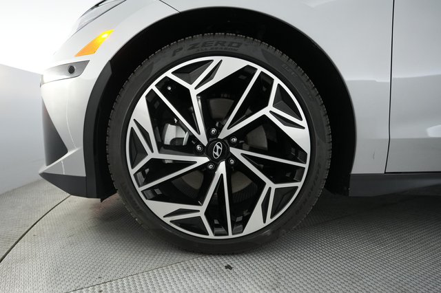 2024 Hyundai IONIQ 6 — photo 17 of 22