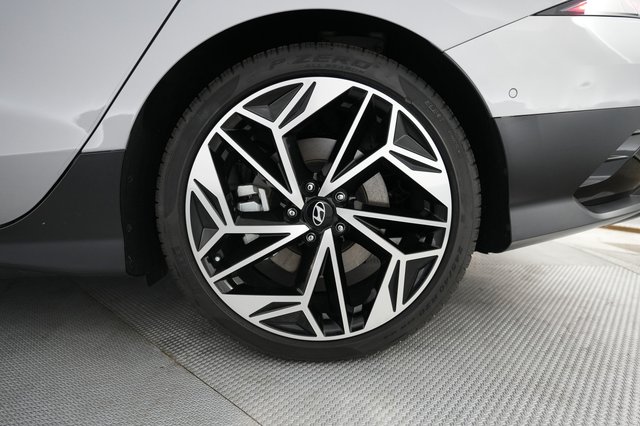 2024 Hyundai IONIQ 6 — photo 16 of 22