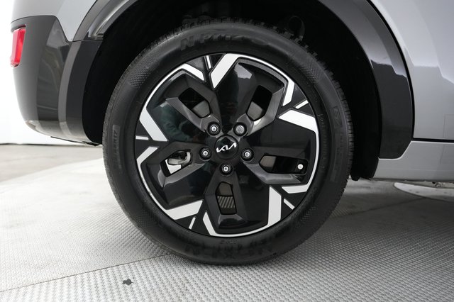 2024 Kia Niro EV — photo 17 of 20