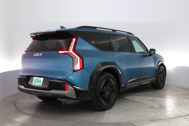 2024 Kia EV9 — photo 2 of 26
