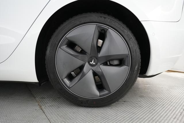 2020 Tesla Model 3 — photo 7 of 21