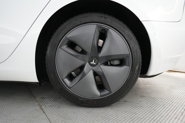 2020 Tesla Model 3 — photo 7 of 21