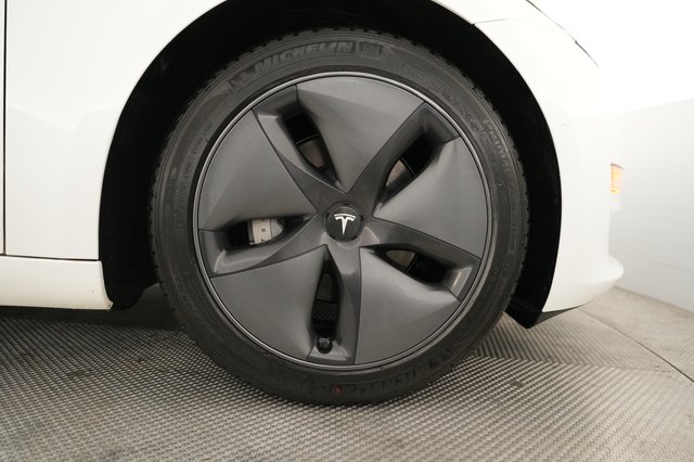 2020 Tesla Model 3 — photo 17 of 21