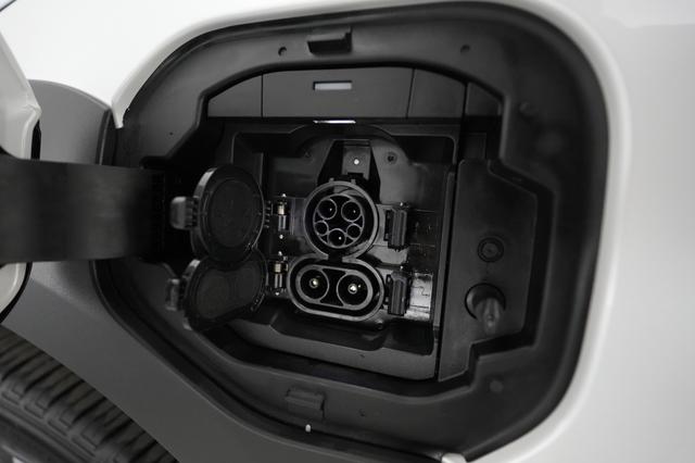 2023 Subaru Solterra — photo 8 of 20