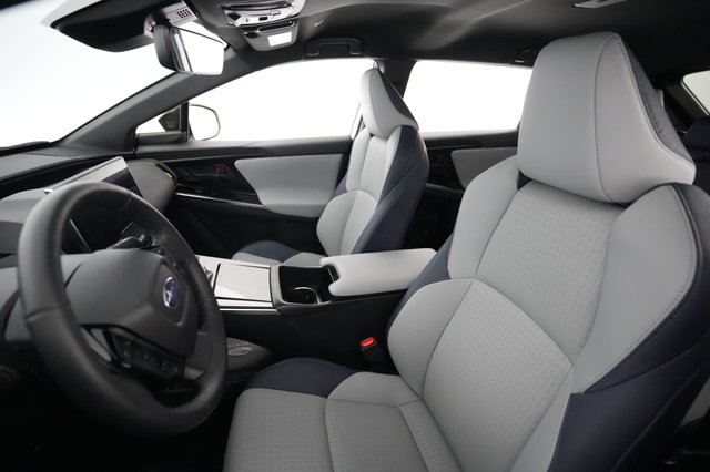 2023 Subaru Solterra — photo 3 of 20