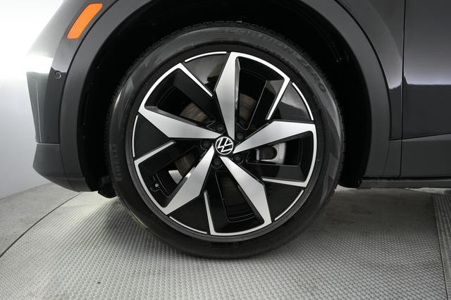 2025 Volkswagen ID.4 — photo 7 of 21