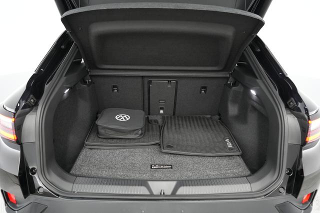 2025 Volkswagen ID.4 — photo 6 of 21