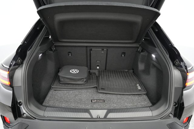 2025 Volkswagen ID.4 — photo 6 of 21