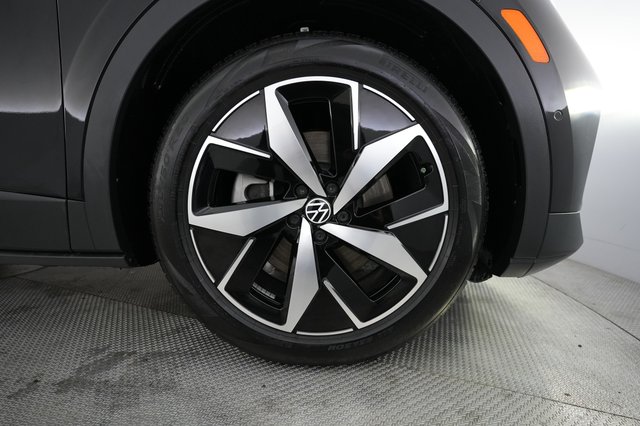 2025 Volkswagen ID.4 — photo 16 of 21