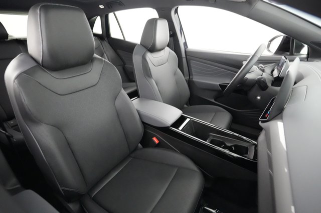 2025 Volkswagen ID.4 — photo 18 of 21