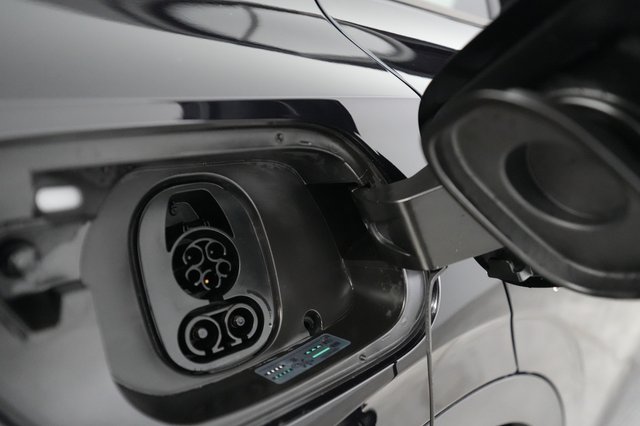 2025 Volkswagen ID.4 — photo 8 of 21