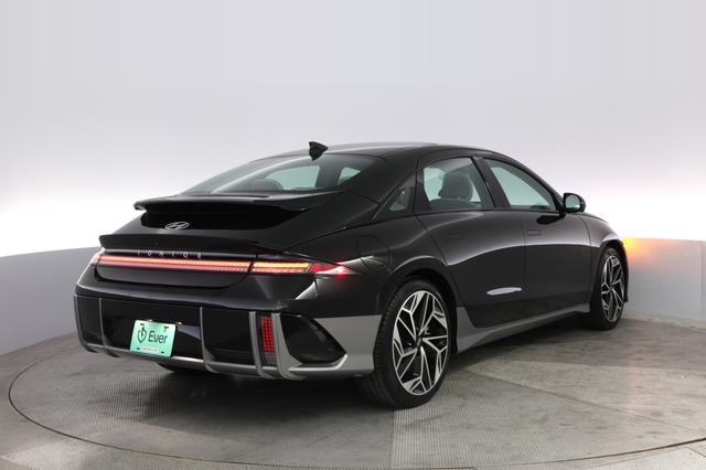 2023 Hyundai IONIQ 6 — photo 2 of 20