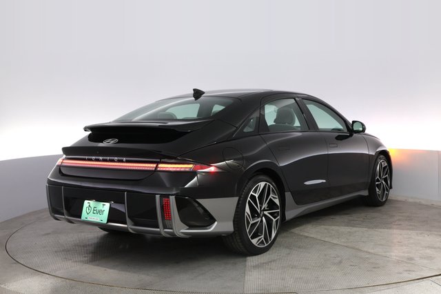 2023 Hyundai IONIQ 6 — photo 2 of 20