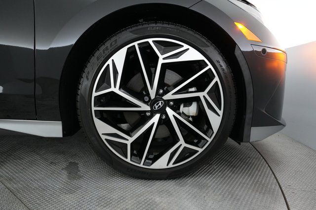 2023 Hyundai IONIQ 6 — photo 16 of 20