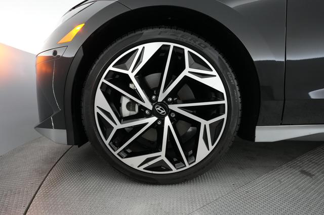 2023 Hyundai IONIQ 6 — photo 7 of 20