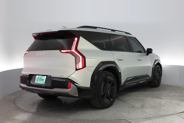 2024 Kia EV9 — photo 2 of 23
