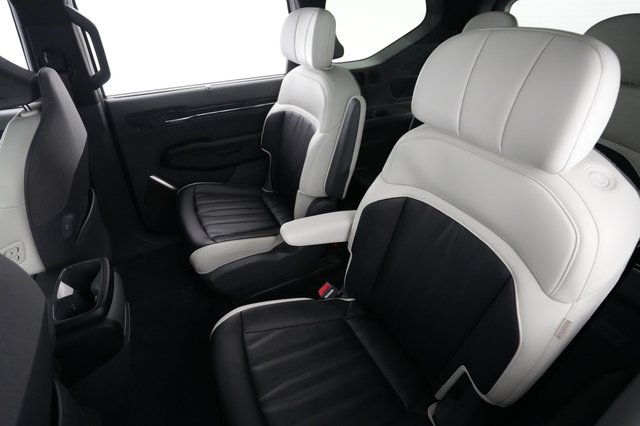 2024 Kia EV9 — photo 16 of 19