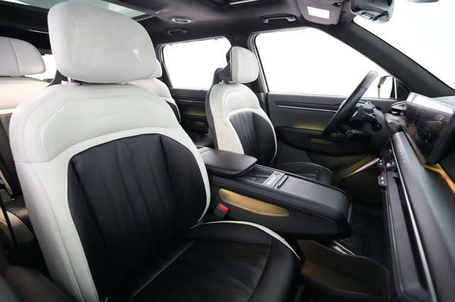 2024 Kia EV9 — photo 17 of 19
